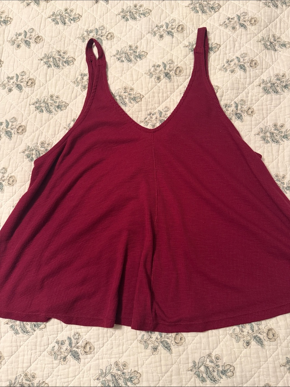 Sleeveless V-Neck Ribbed Tank Top in Wine